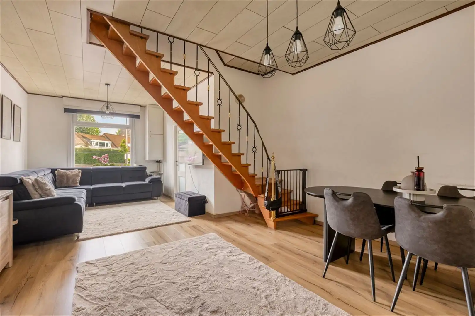 Instapklare rijwoning op 230 m² met 3 slaapkamers, 2 badkamers en grote garage. foto 6