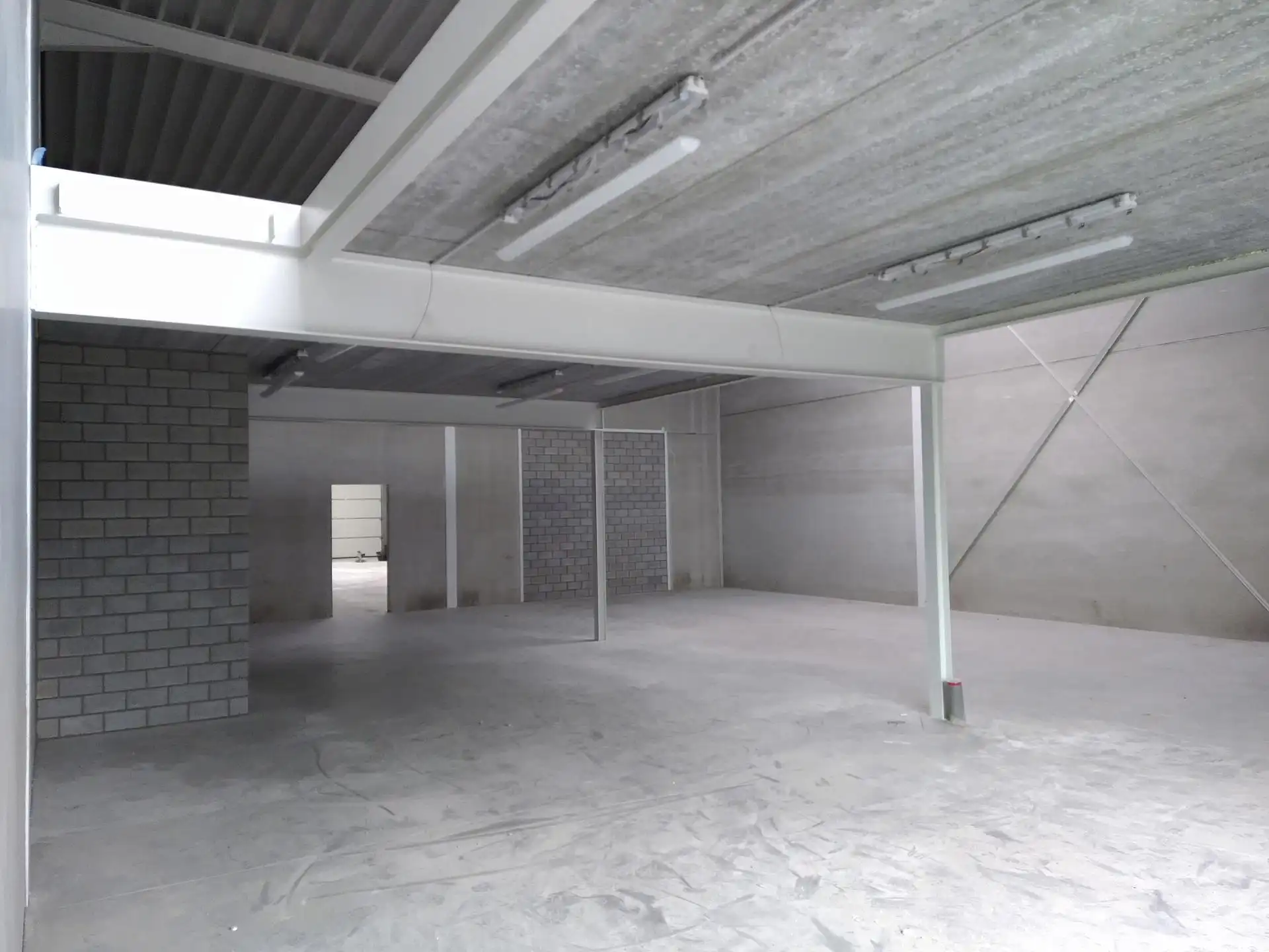 Nieuwbouw KMO-unit met twee autostaanplaatsen te Merksplas. foto 7