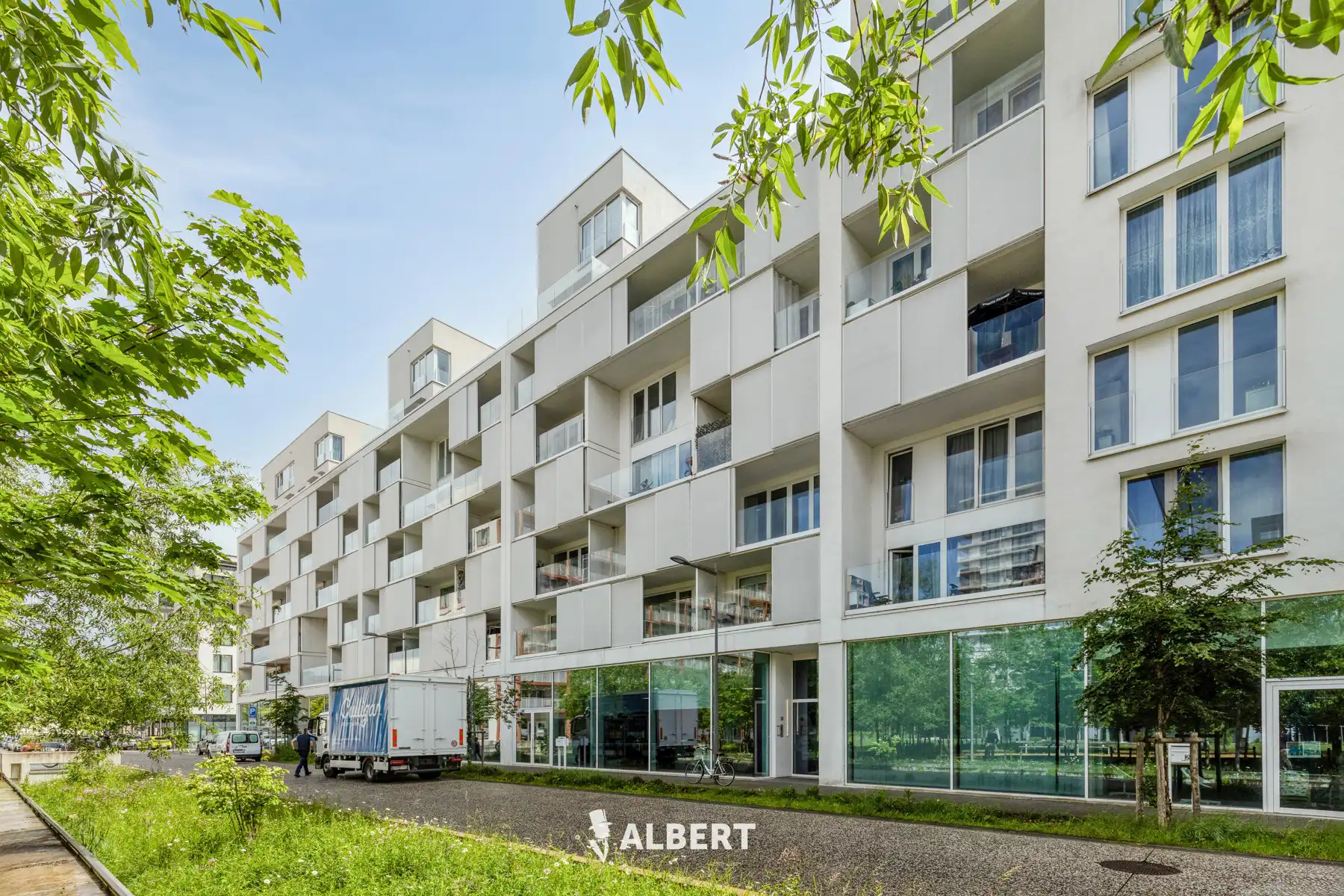 2 slaapkamer appartement met terras en parking foto 2
