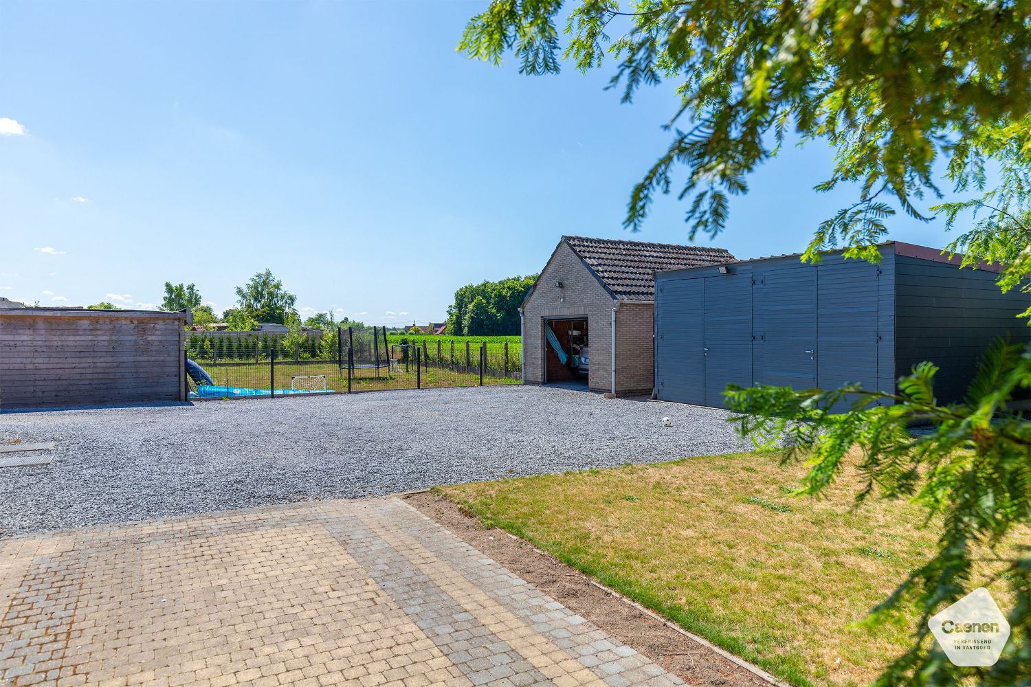 VRIJSTAANDE TE RENOVEREN STEVIGE WONING op een mooi perceel  van 1210 m²  met 3 slaapkamers , GARAGE EN BIJGEBOUW foto 16