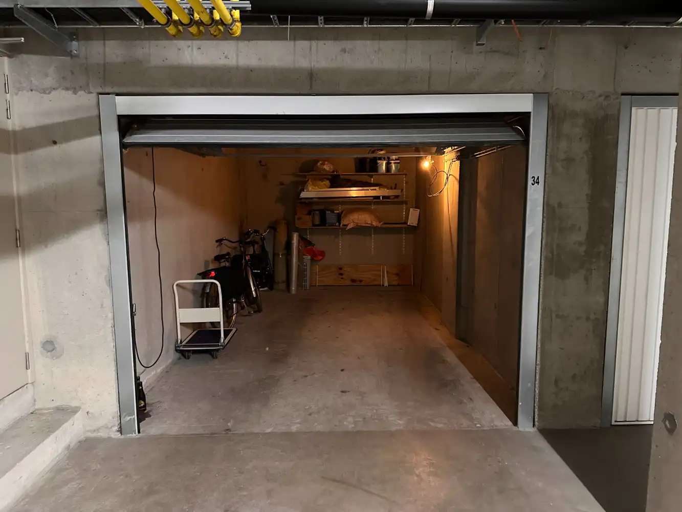 Afgesloten garagebox in residentie Modena foto 3