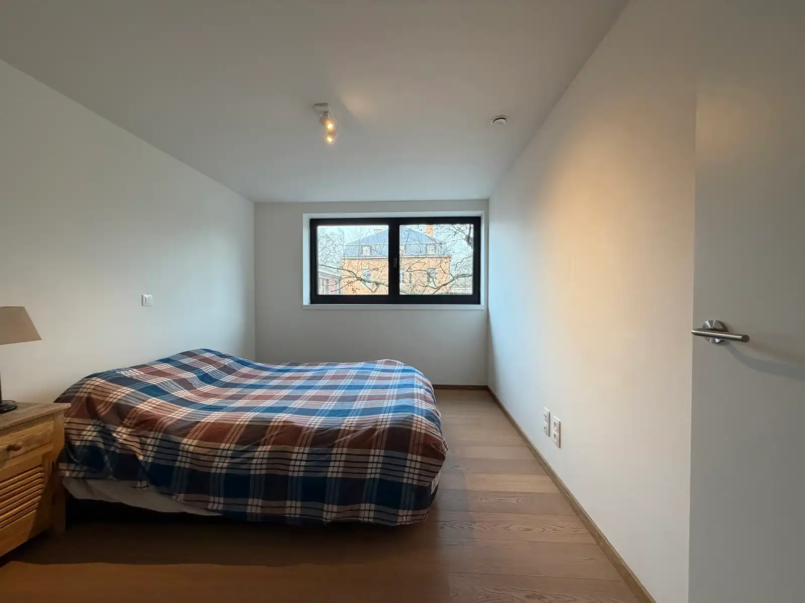 Instapklaar appartement met terras en staanplaats nabij centrum Aalst. foto 12