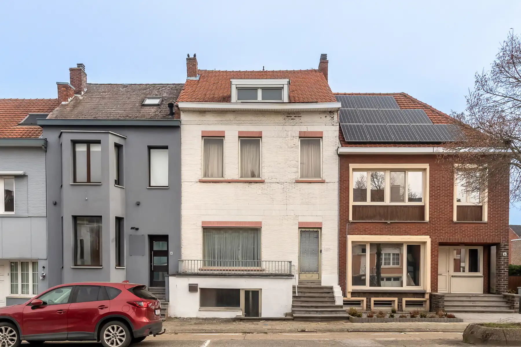 Hoofdfoto van de publicatie: Ruime, te renoveren woning met veel potentieel nabij centrum