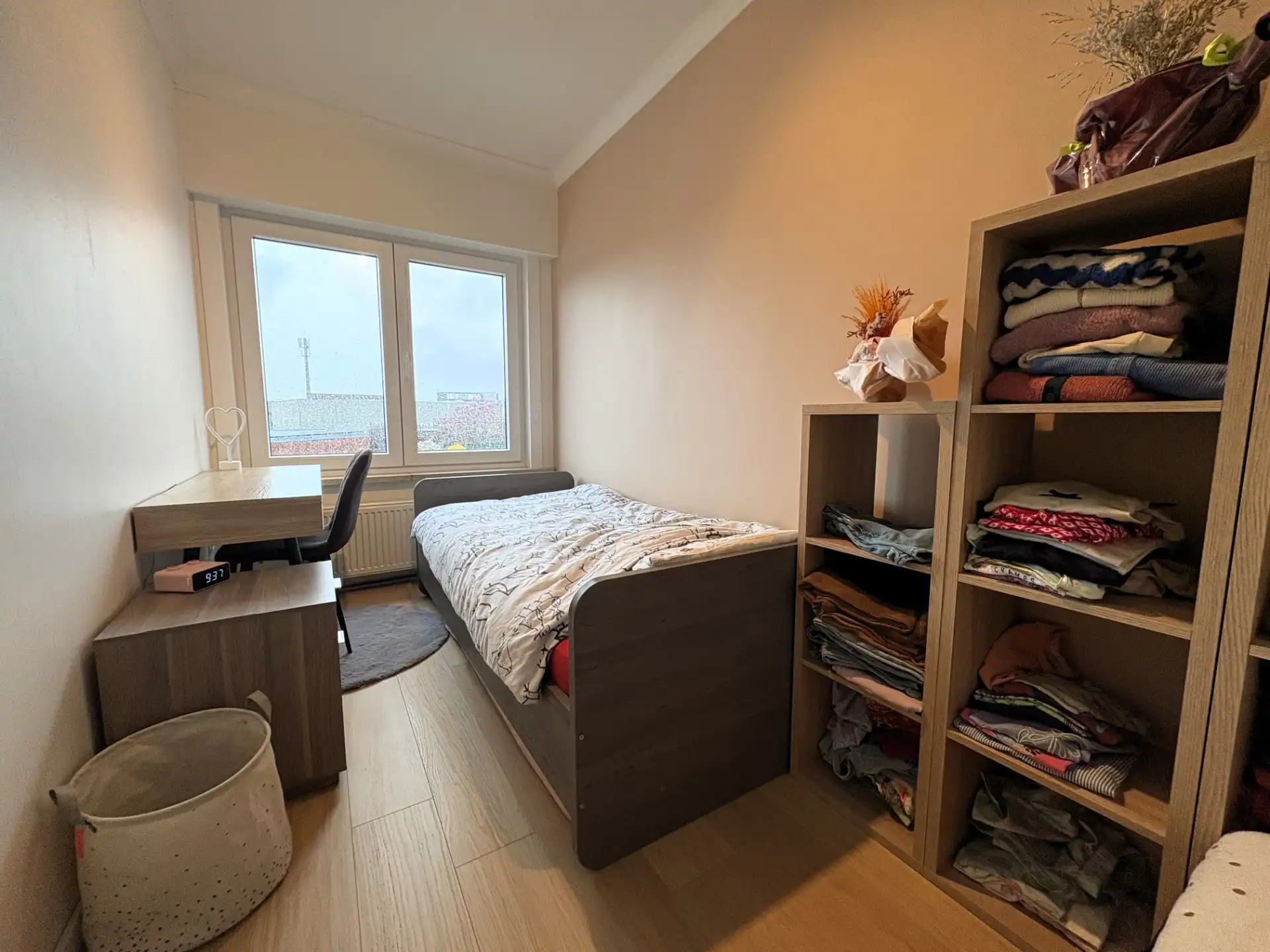 Gerenoveerde half open woning met garage foto 11