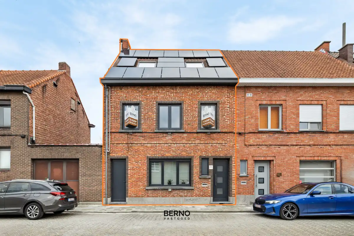 Hoofdfoto van de publicatie: Ruime, gerenoveerde woning met knappe tuin