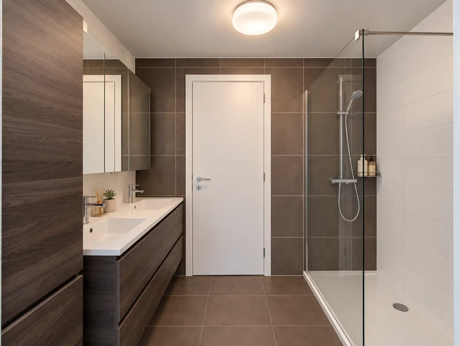 INSTAPKLAAR APPARTEMENT MET 2 SLPKS, TERRAS & AUTOPLAATS foto 4