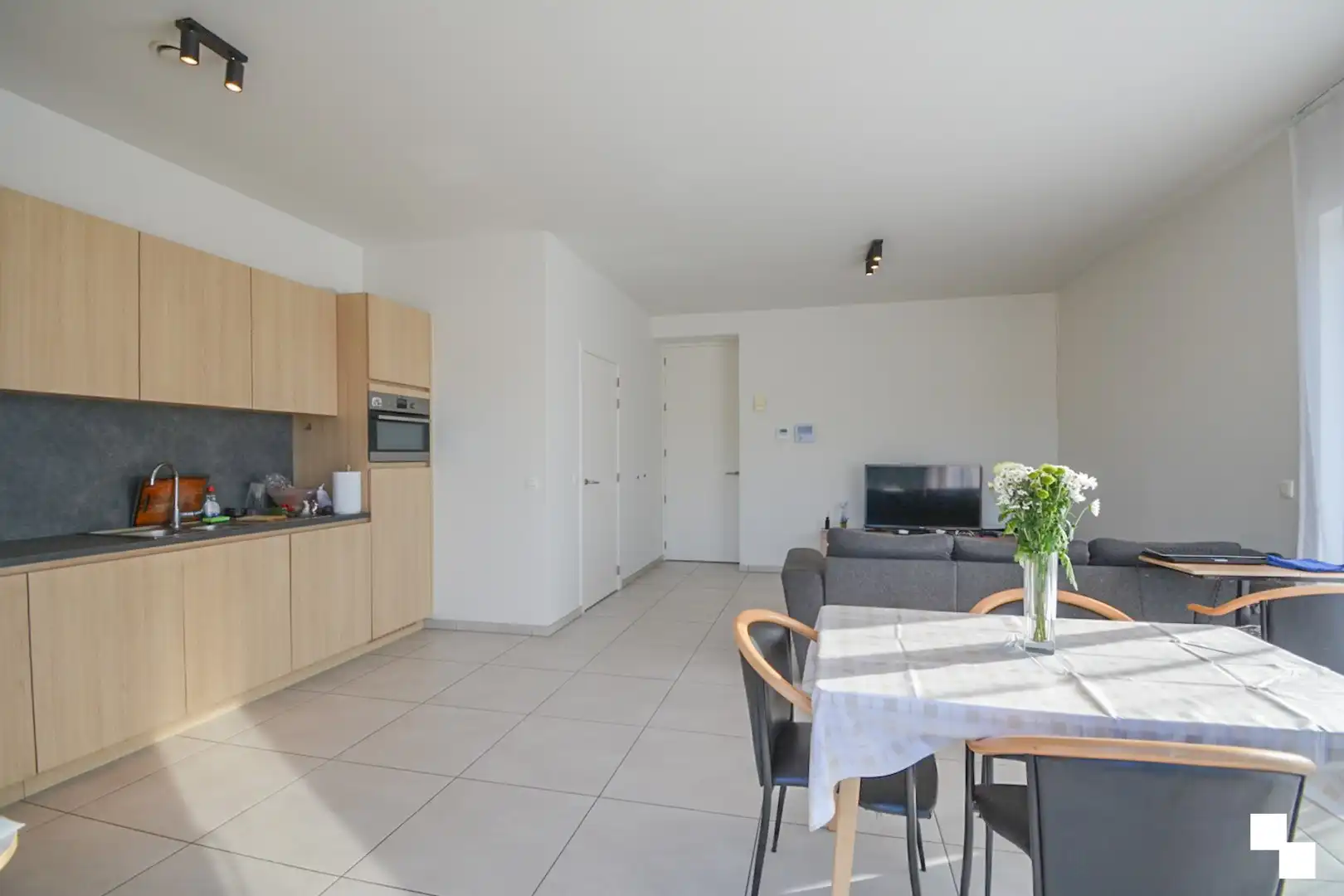 Energiezuinig 2-slaapkamer appartement met garage - centrum Rumbeke foto 3