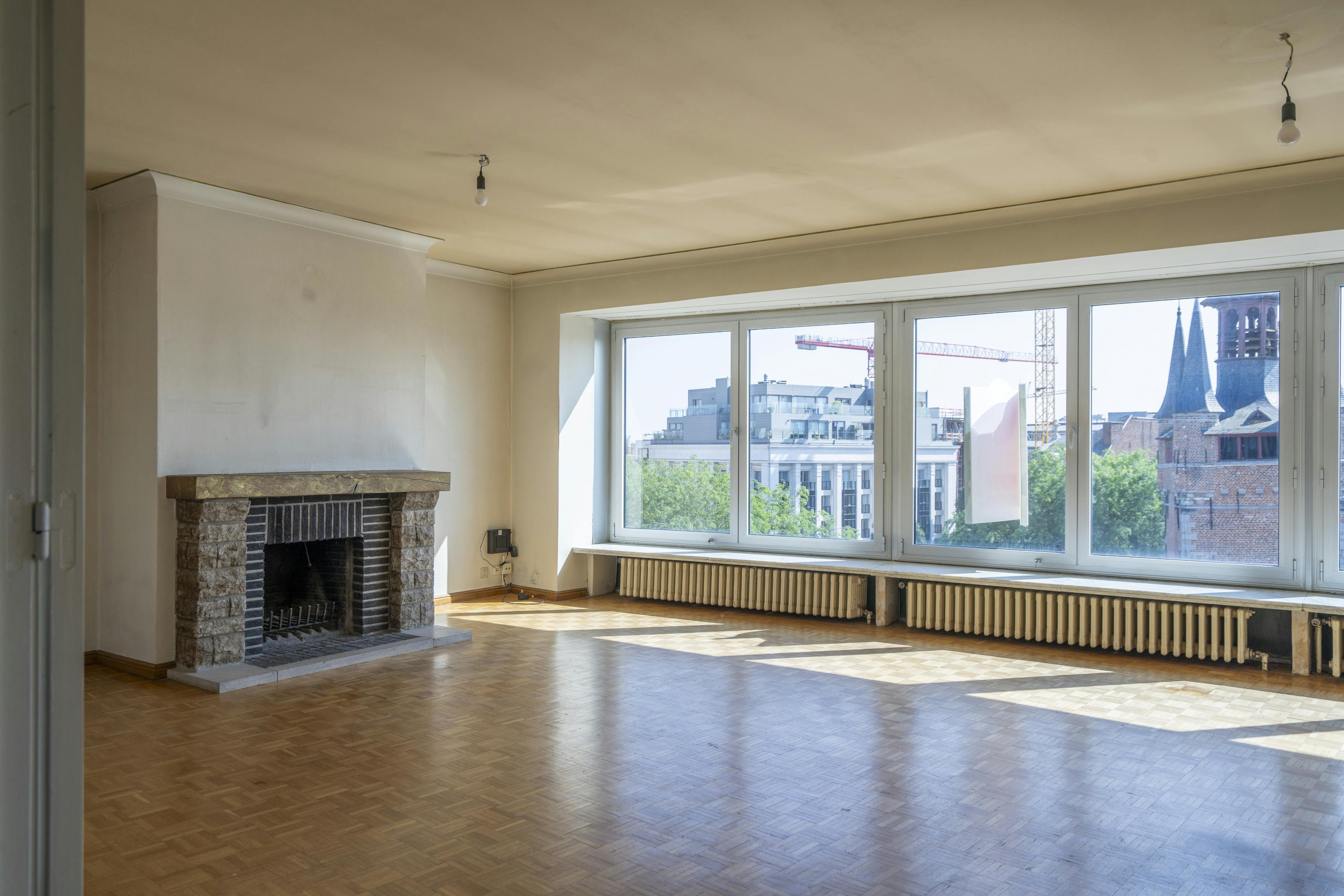 Ruim Appartement met zicht op de Grote Markt van Kortrijk foto 3