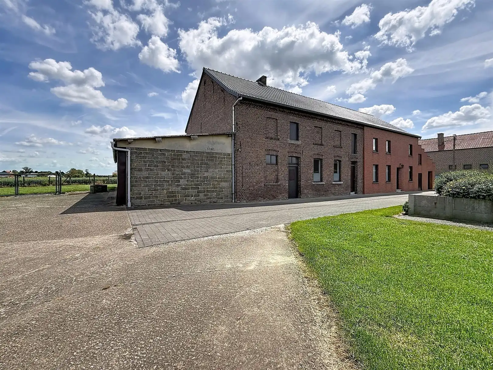 Voormalige hoeve met aanbouw en tuin, 26a 01ca foto 6