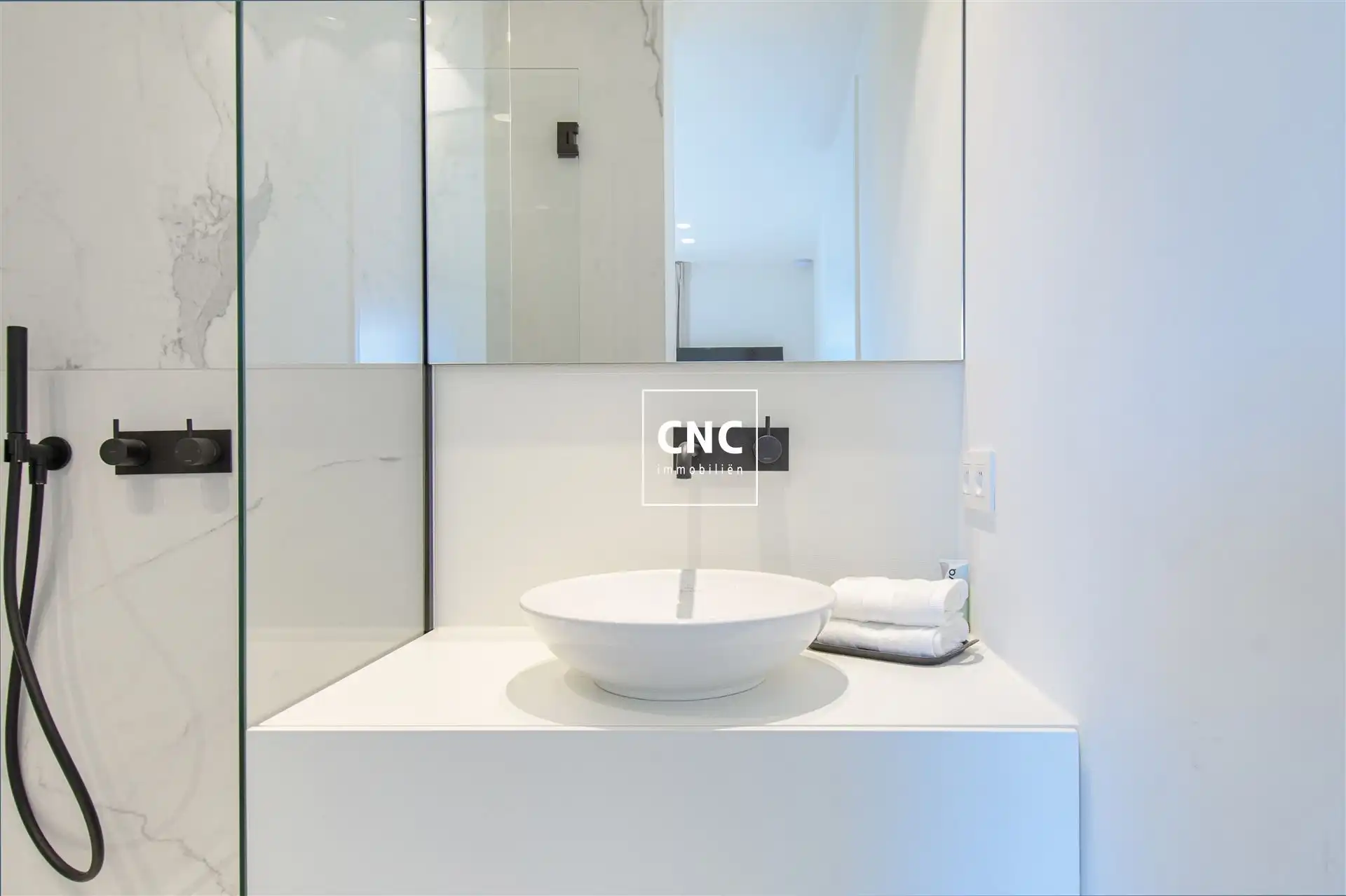 Prachtig lichtrijk hoek appartement met magnifiek open zicht foto 17