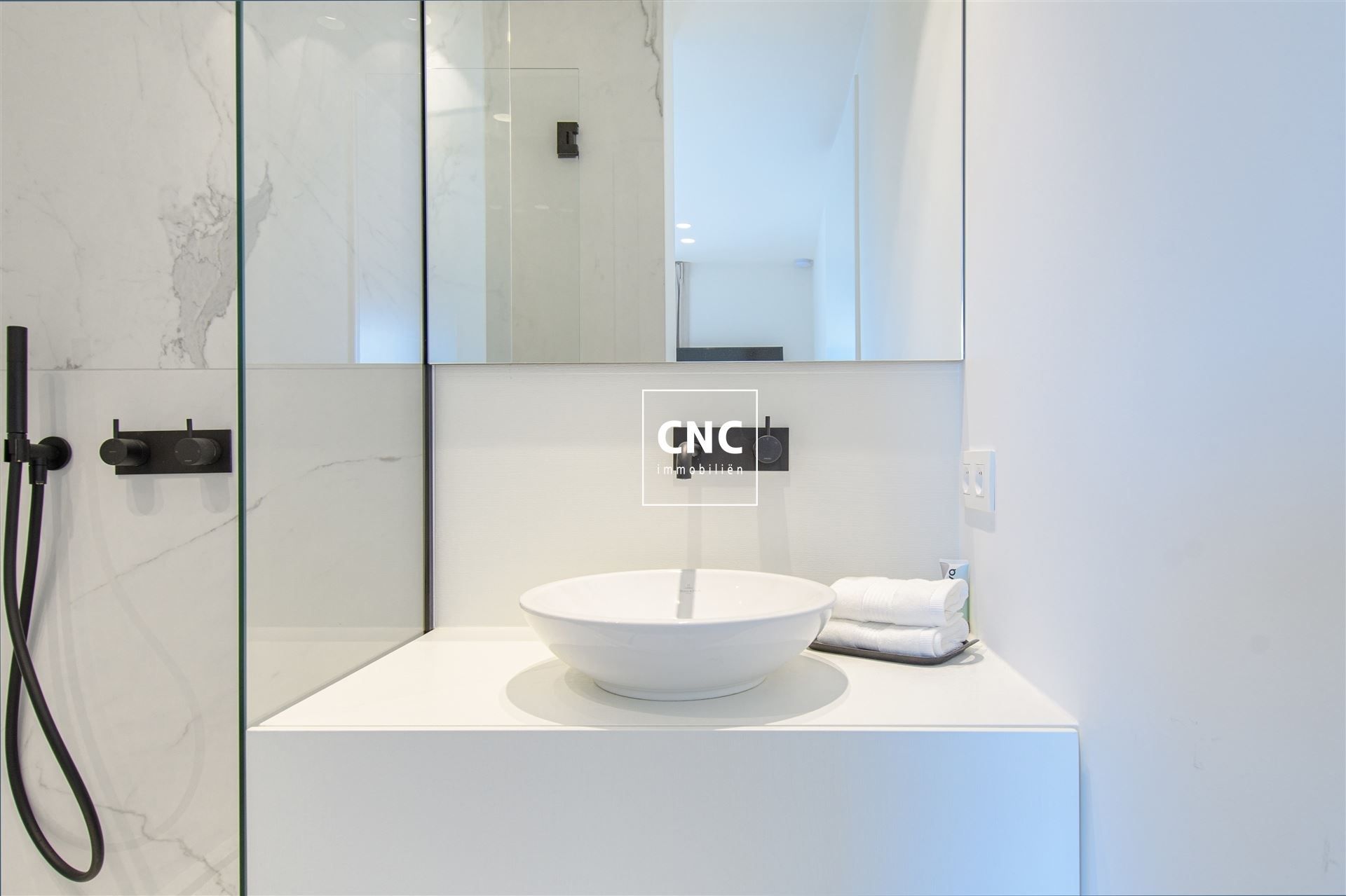 Prachtig lichtrijk hoek appartement met magnifiek open zicht foto 17