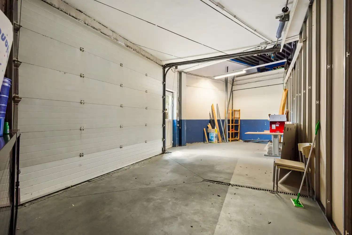 Handelspand met ruime showroom en parking op commerciële ligging te Kontich foto 14