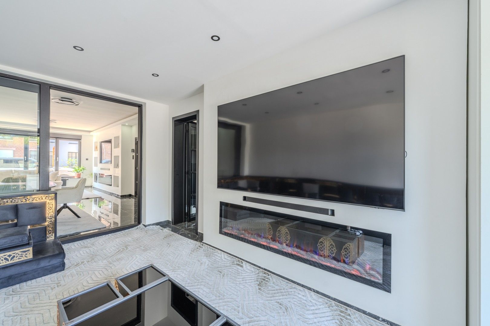 Ruime gerenoveerde woning foto 3