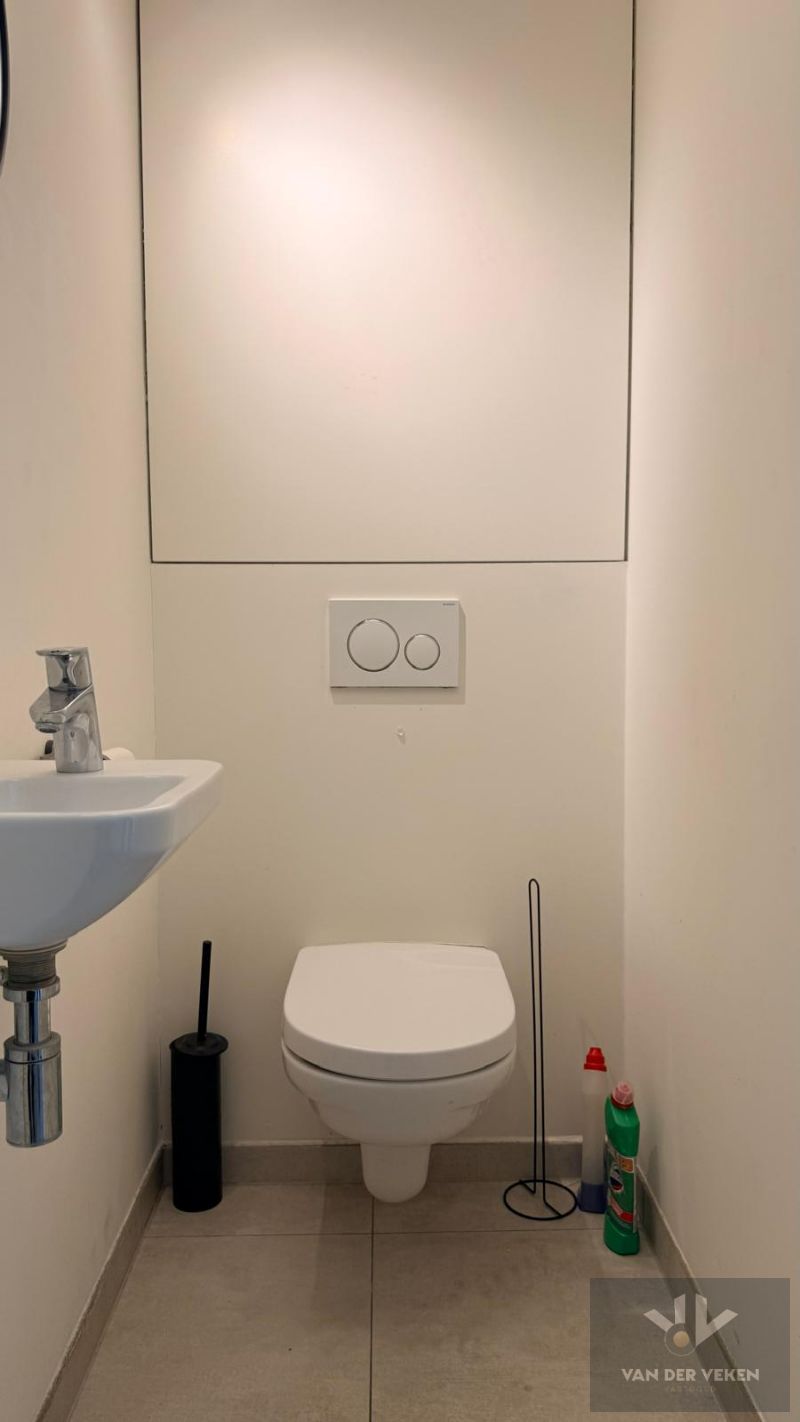 GEMEUBELD 2-SLAAPKAMER APPARTEMENT foto 8