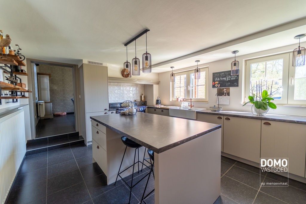 Ruime gerenoveerde woning met voldoende ruimte en tal van mogelijkheden foto 9
