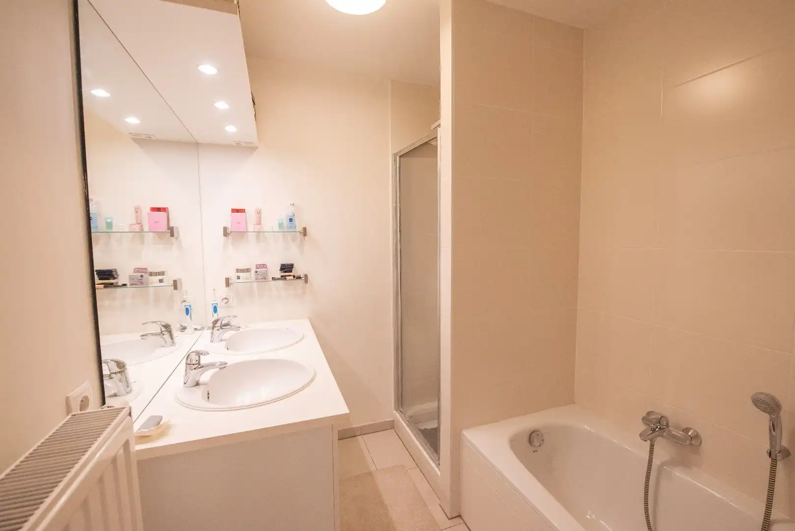 Te koop: gezellig 2 slaapkamer appartement met ruim terras in hartje Waregem! foto 6