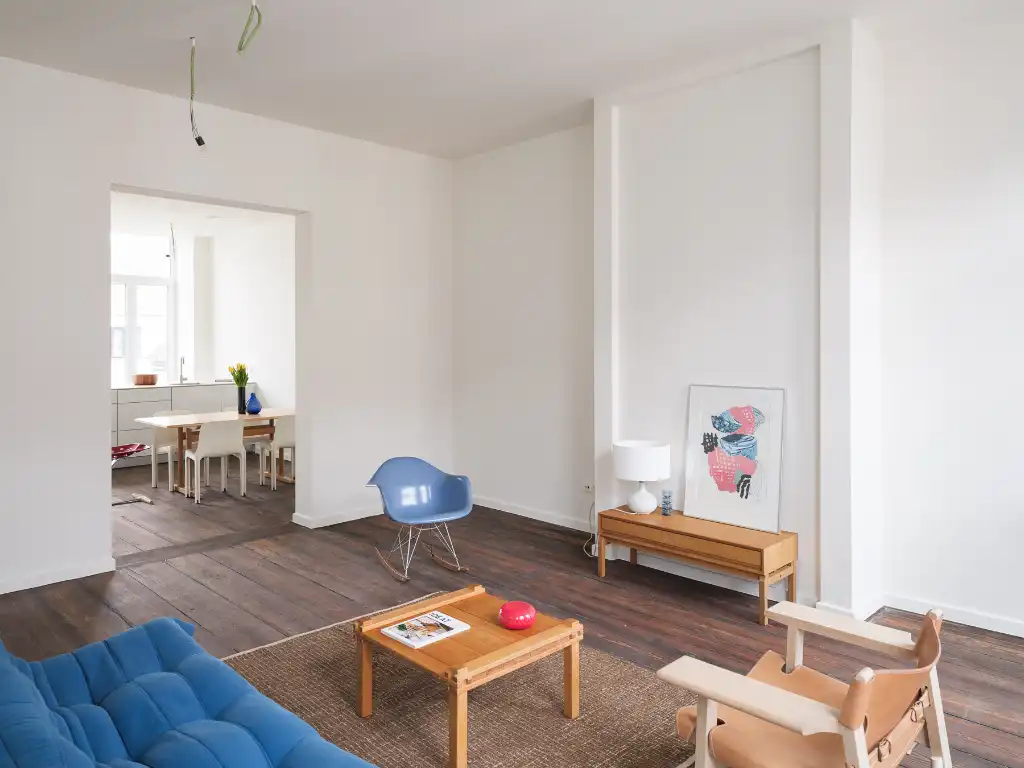 Gerenoveerd tweeslaapkamerappartement met zonnig terras in een voormalige herenwoning, nabij het historisch centrum van Gent. foto {{pictureIndex}}