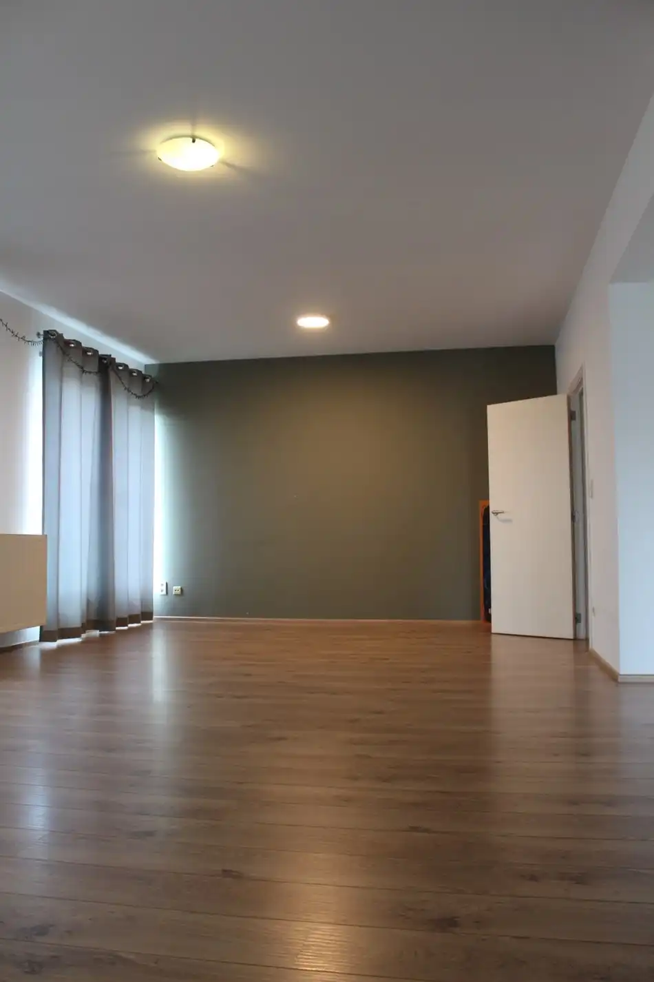 Ruim appartement met terras in het centrum van Lommel. foto 3