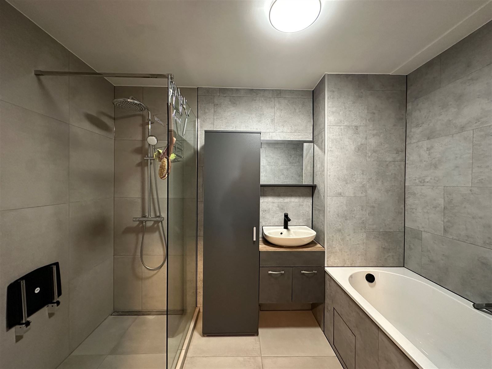 Volledig gerenoveerd appartement in hartje Geraardsbergen! foto 6