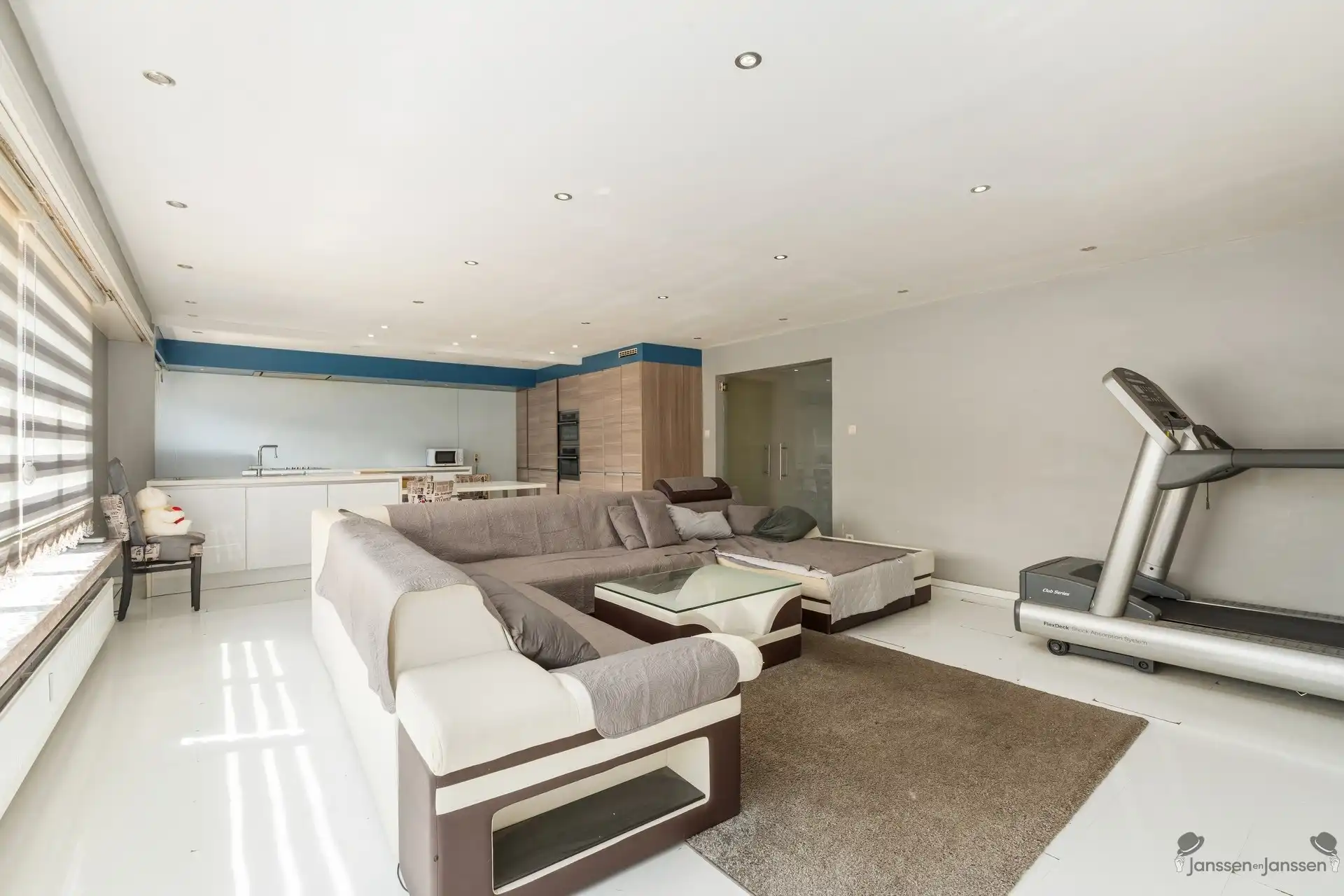 Opbrengsteigendom met 2 verhuurde appartementen en handelsgelijkvloers in het centrum van Brecht foto 13
