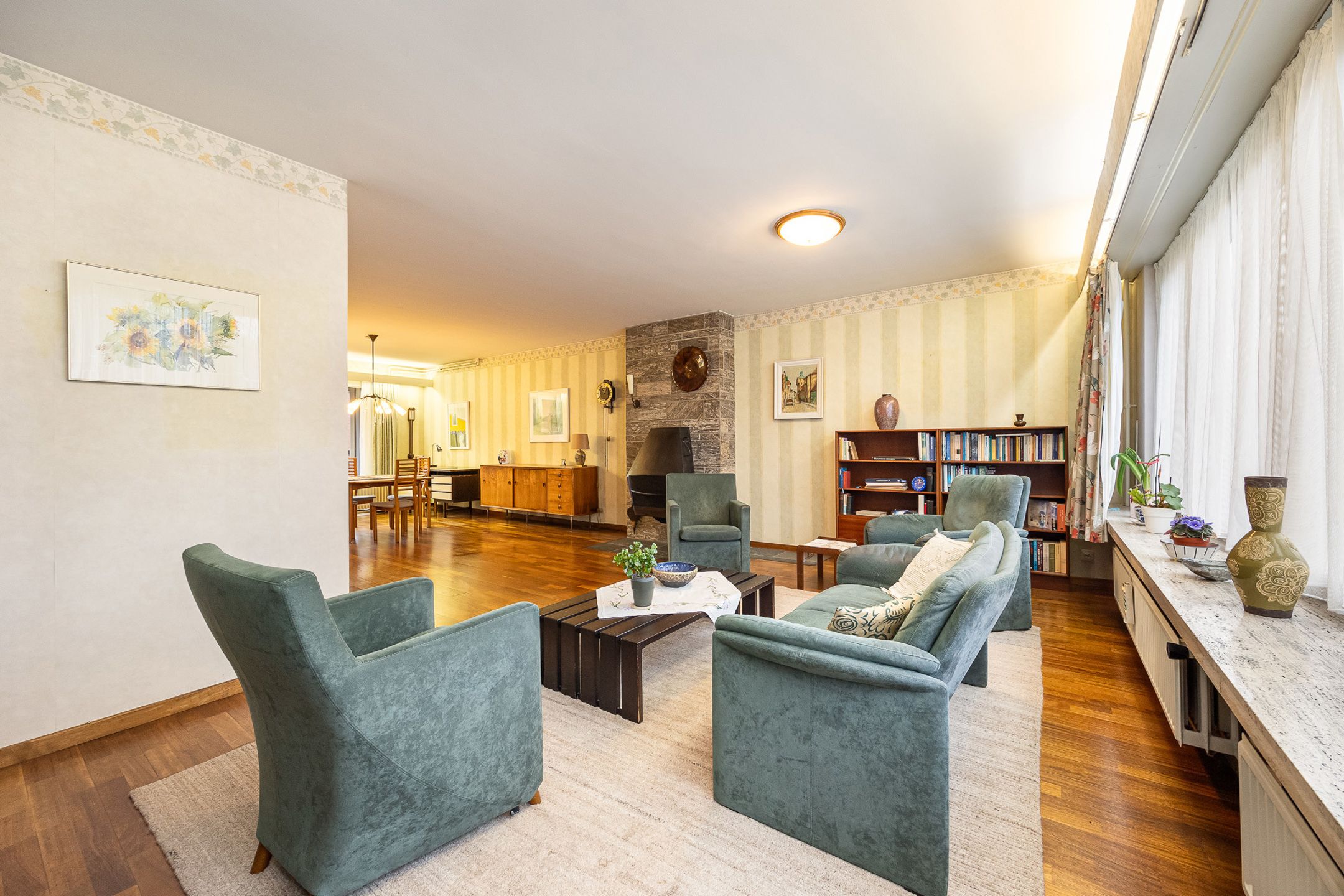 Solide te renoveren woning op top locatie foto 8