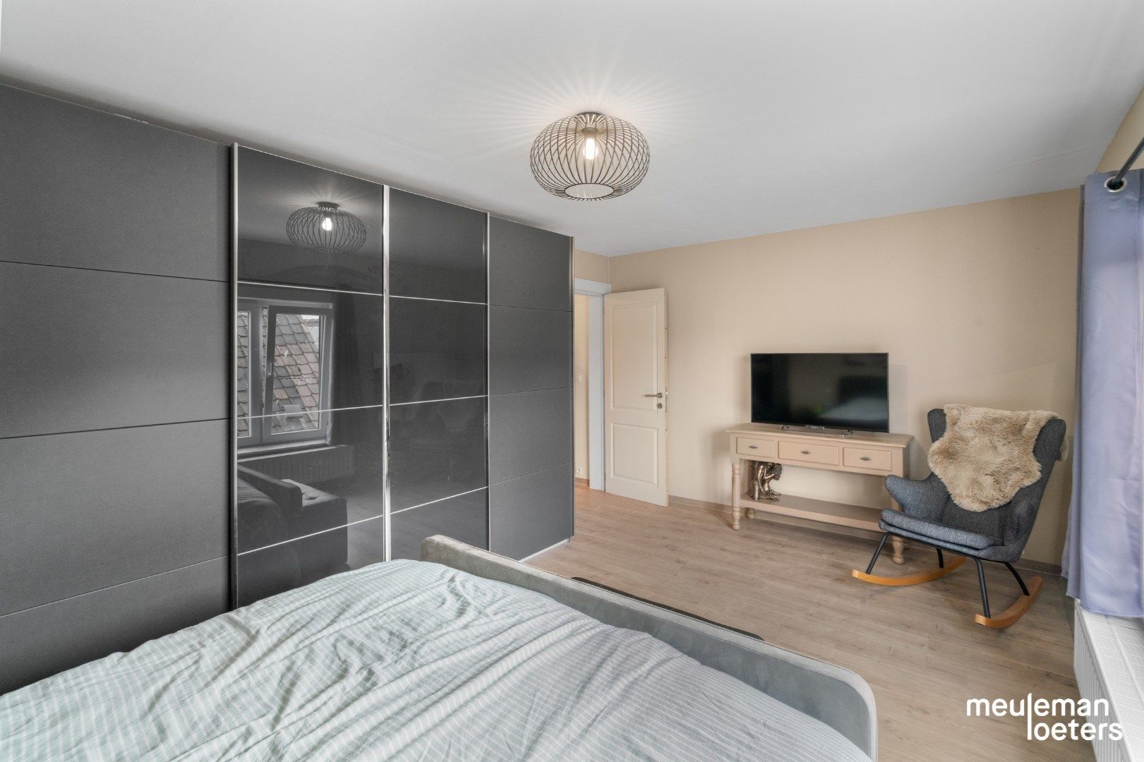 Gezinswoning met drie slaapkamers en inpandige garage  foto 20