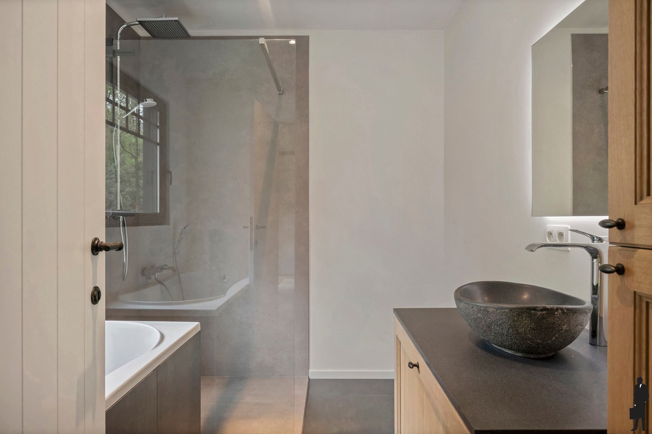 Volledige gerenoveerde villa te koop foto 24
