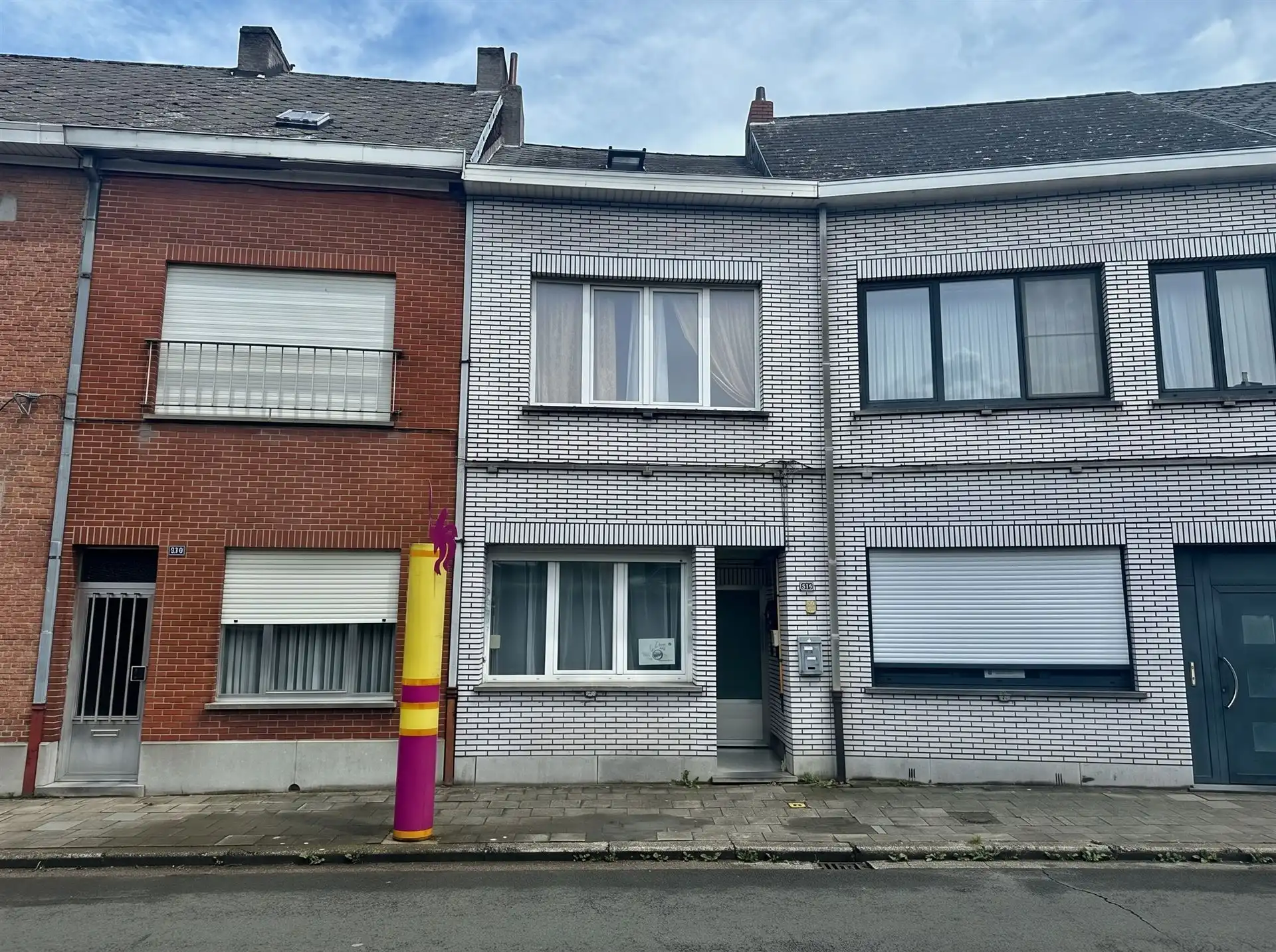 Hoofdfoto van de publicatie: Op te frissen woning met 4 slaapkamers. 