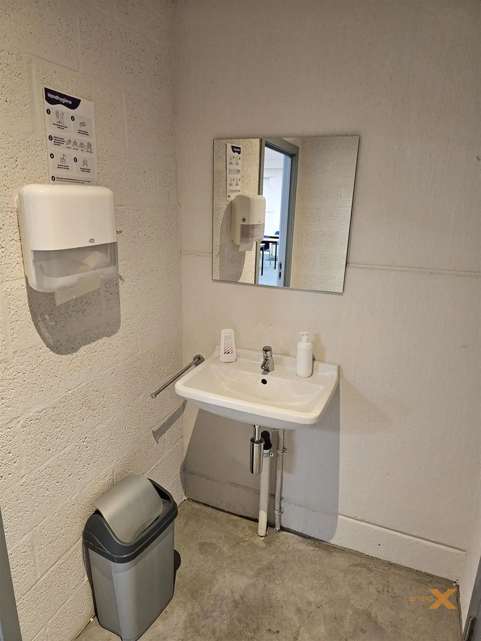 BUREELRUIMTE MET GOEDE VERBINDING SNELWEGEN!! foto 11