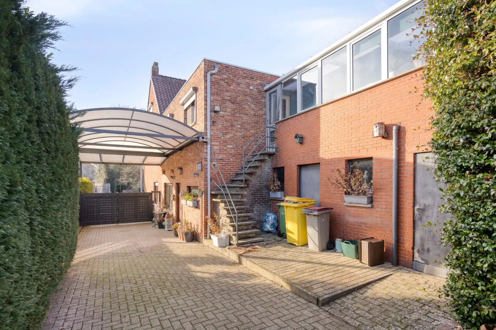 Ruim ingedeelde woning met o.a. 4 slpks op een rustig gelegen perceel van 1.069 m². foto 31