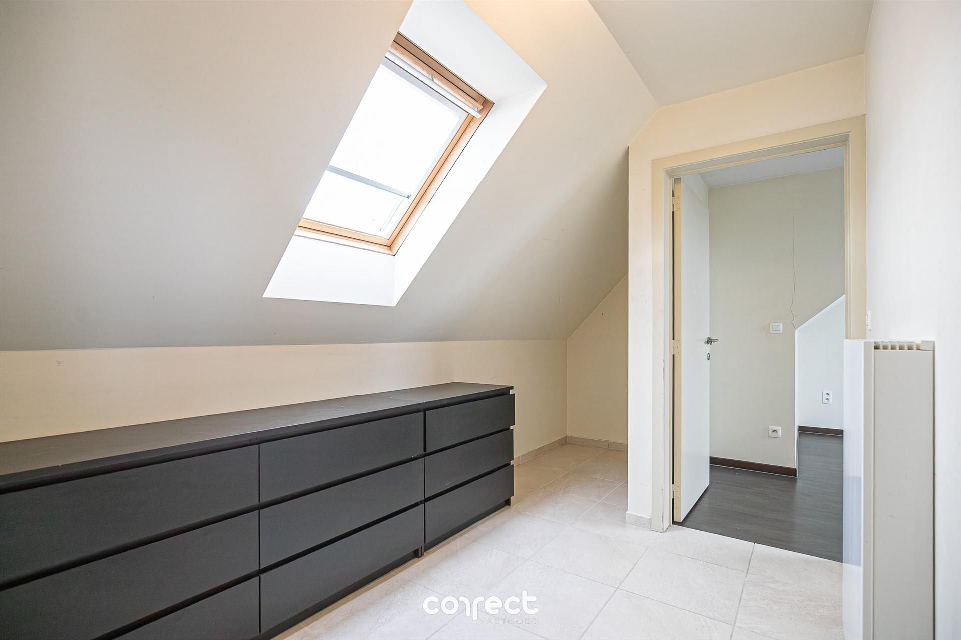 Instapklaar appartement met 3 slaapkamers en terras.  foto 5