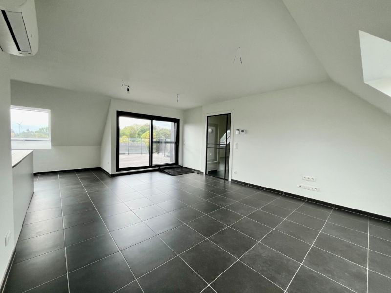 ENERGIEZUINIG DAKAPPARTEMENT MET TWEE SLAAPKAMERS EN GARAGE TE HUUR foto 3