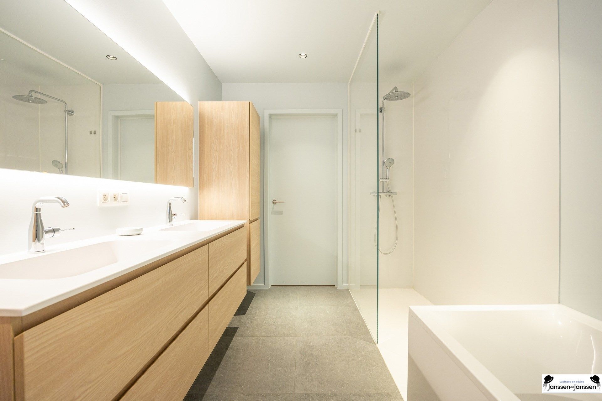 Moderne energiezuinige woning met hoogwaardige afwerking foto 15