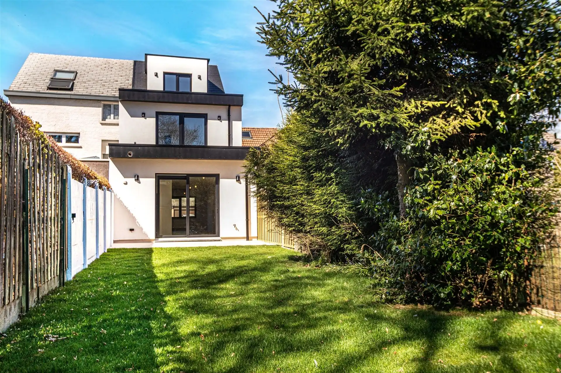 Stijlvol gerenoveerde woning met ZO-tuin in Hove foto {{pictureIndex}}