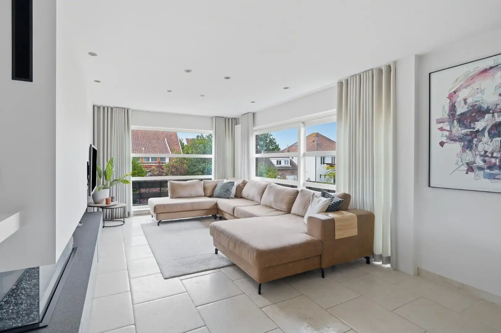 Duplex-appartement van 165 m² met garage, carport en zonnig terras in de Vicognewijk foto 2