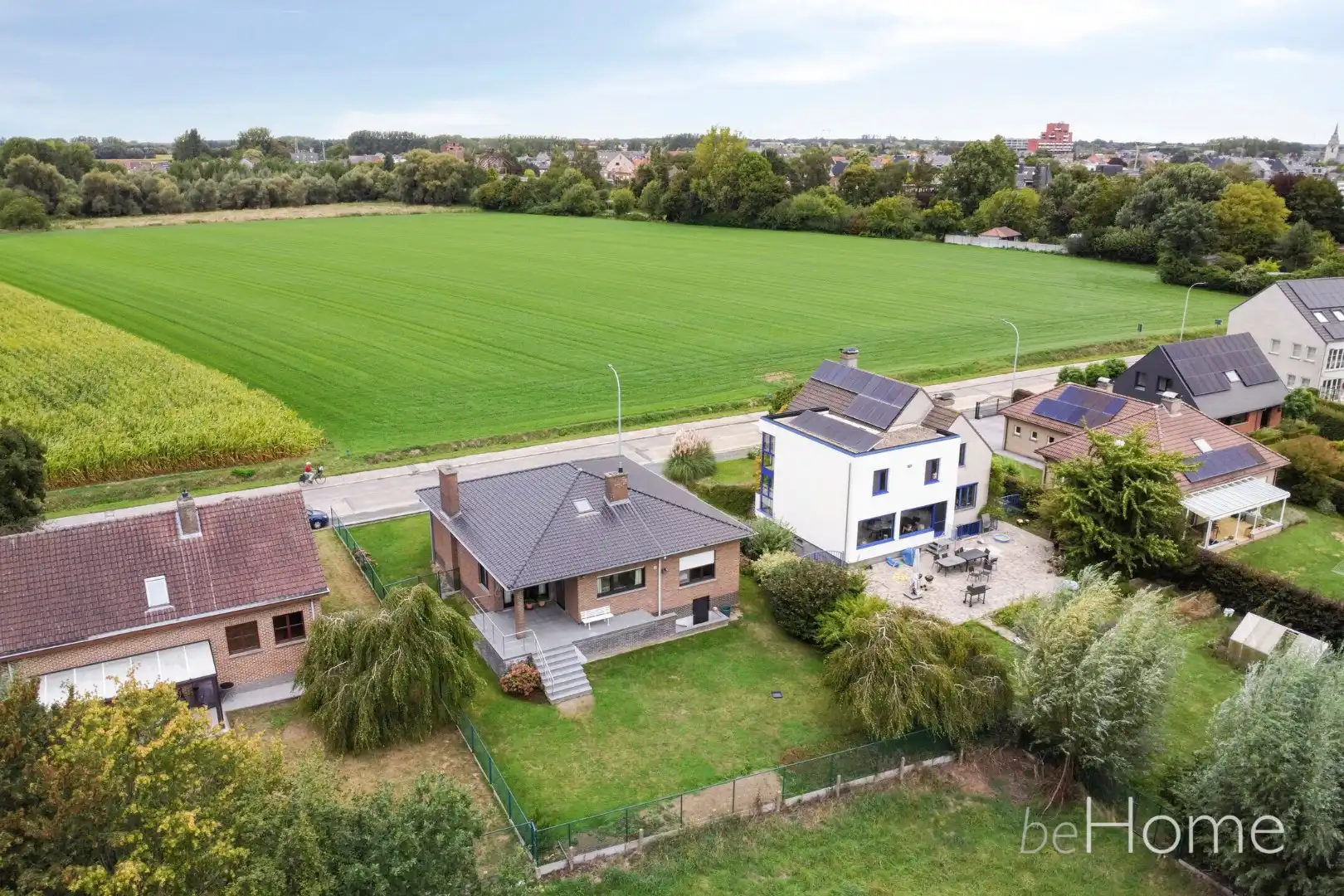 Vrijstaande bungalow met 4 slaapkamers, volledige kelder en ZO-tuin foto 8