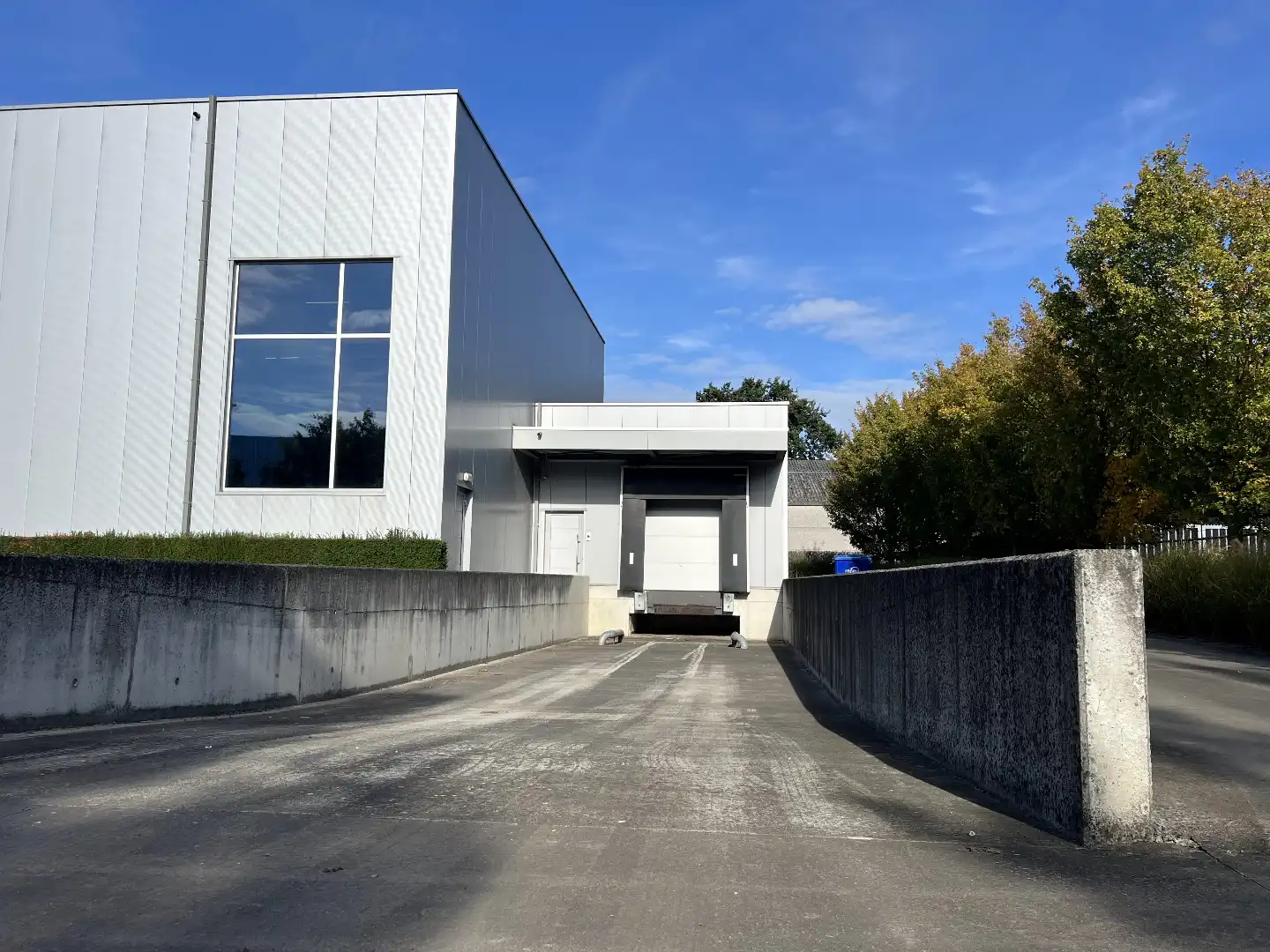 Magazijn met laadkades te huur nabij E17 in Zele foto 5