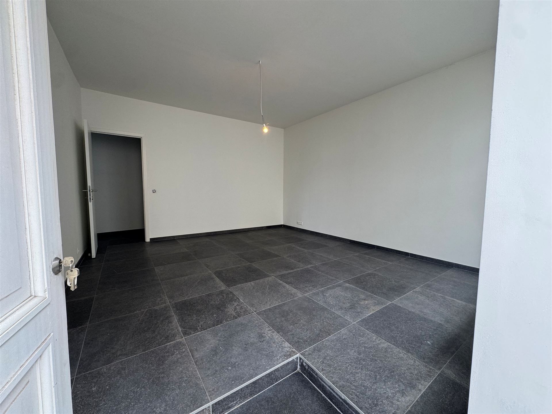 Bureau-ruimte in een recent gebouw vlak aan het gekende Barricadenplein foto 2