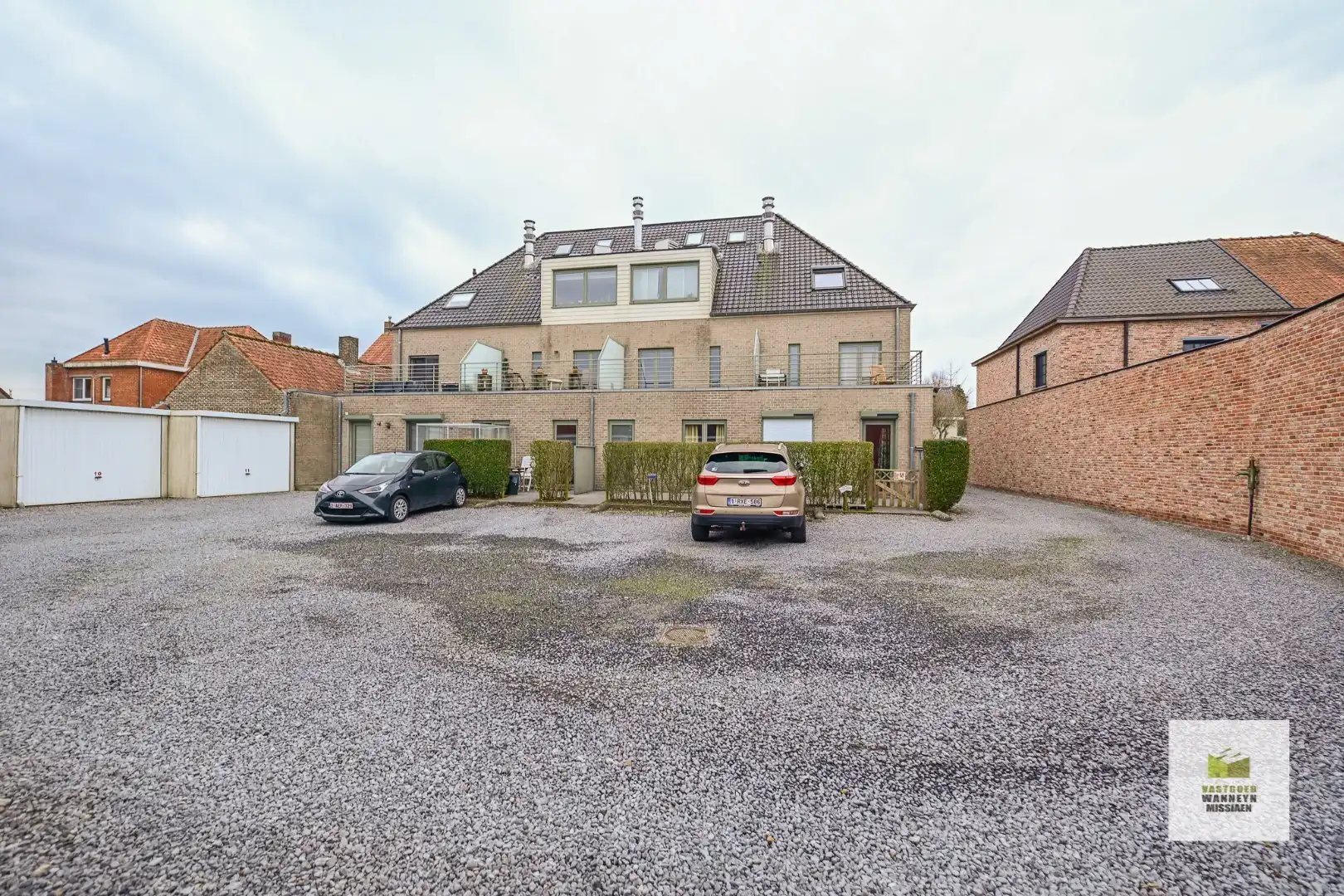Gezellig 1 slpk dakappartement met staanplaats op centrale ligging te Sint-Joris foto 13