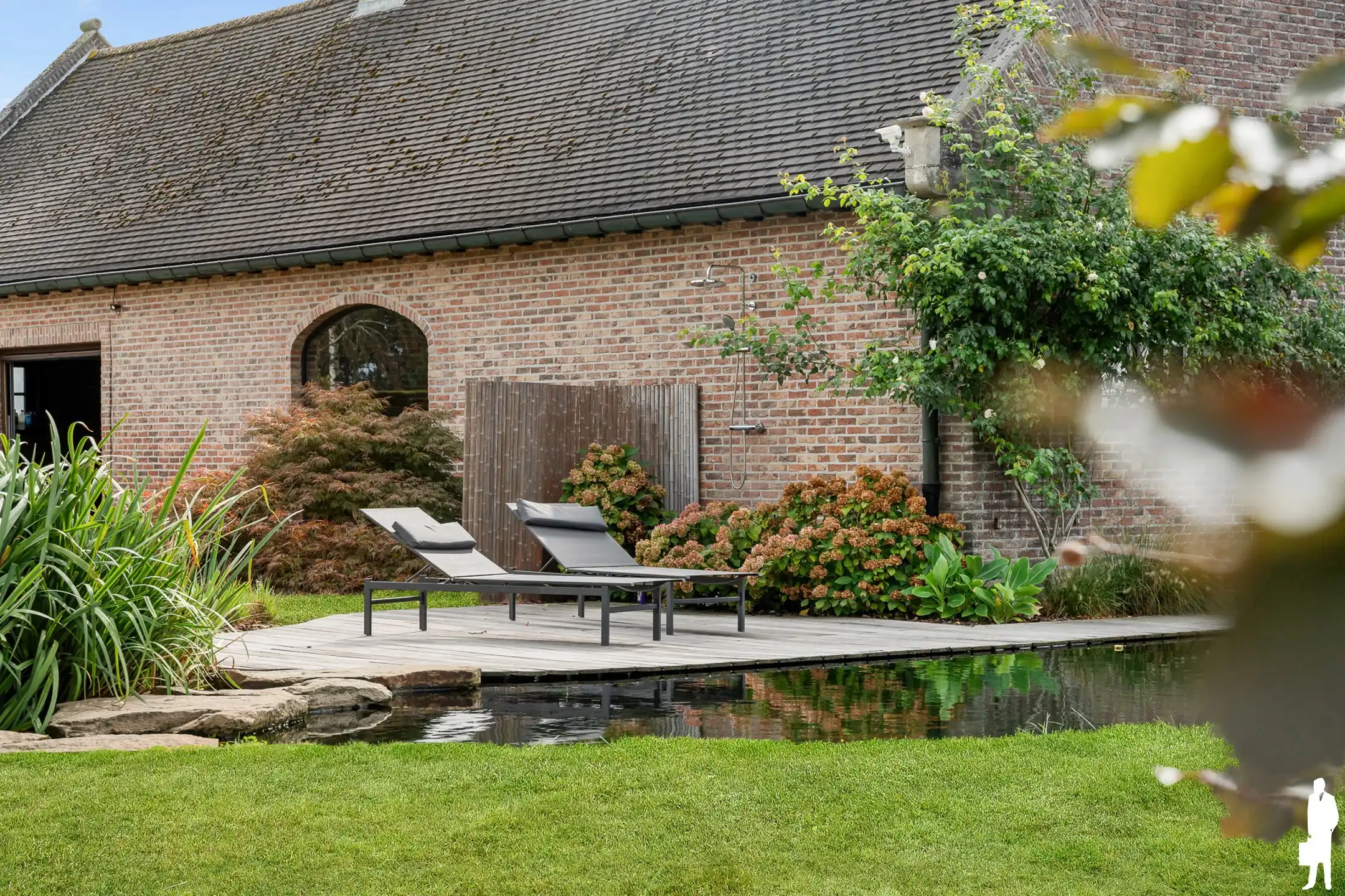 Exclusieve villa met praktijkruimte op domein van 1,4 ha foto 3