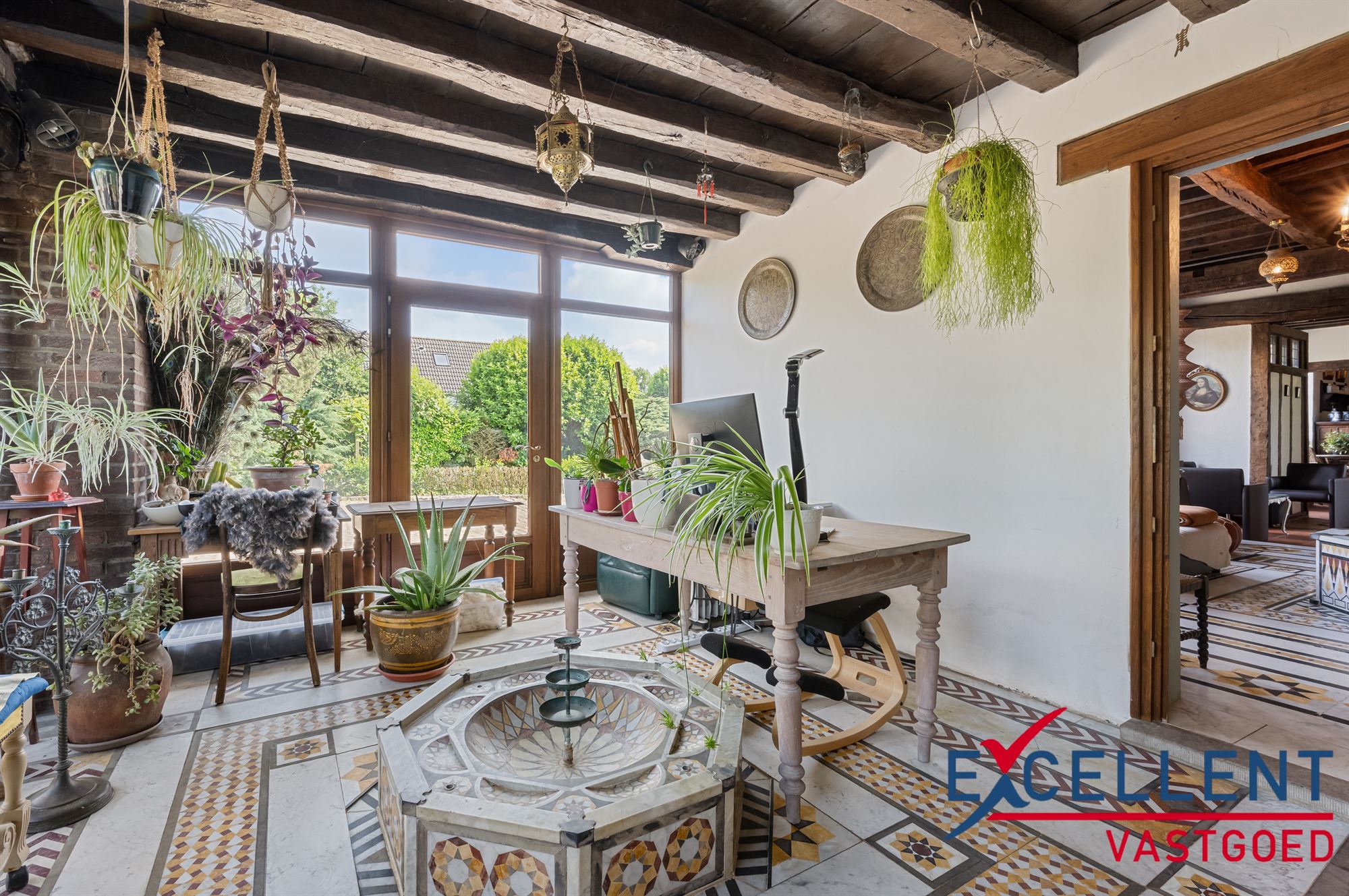 Karaktervolle villa met weides en stallen te koop foto 4