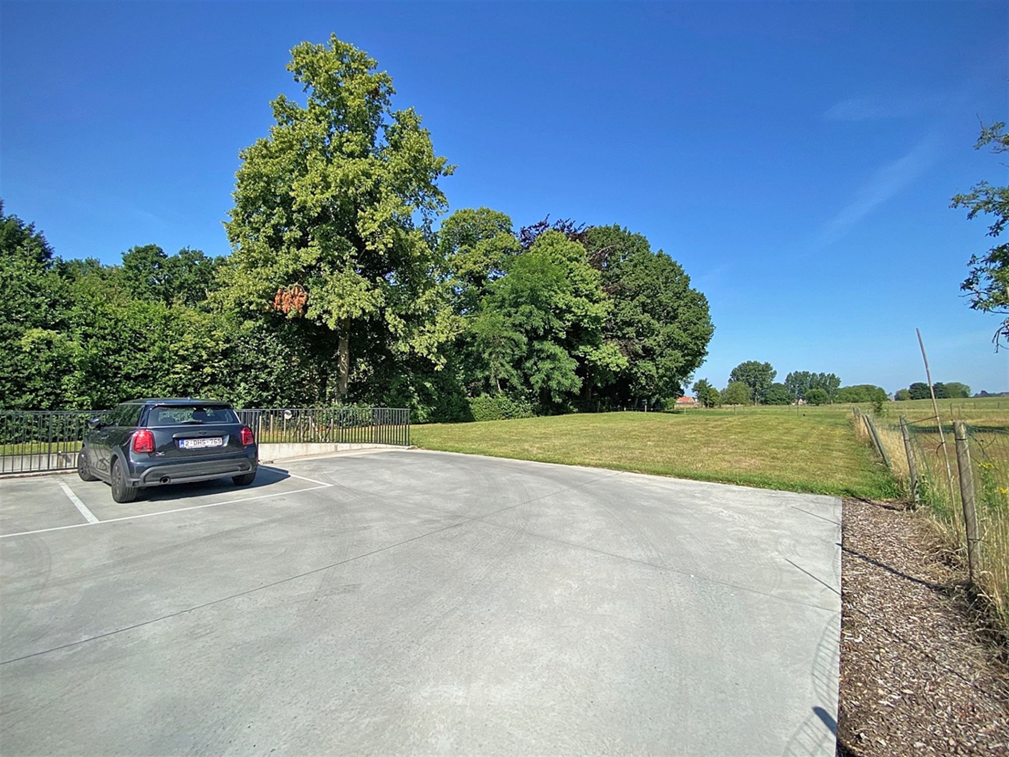 APPARTEMENT (gelijkvloers) met terras / tuin, 1 slaapkamer, ruime bergingen & autostaanplaats foto 19