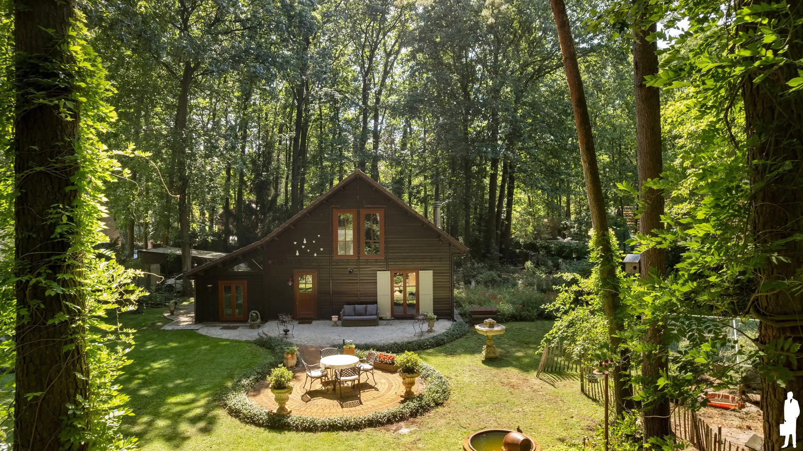 Charmante woning met volledige onderkeldering en achterliggend bos van ca. 31.493 m² foto 49
