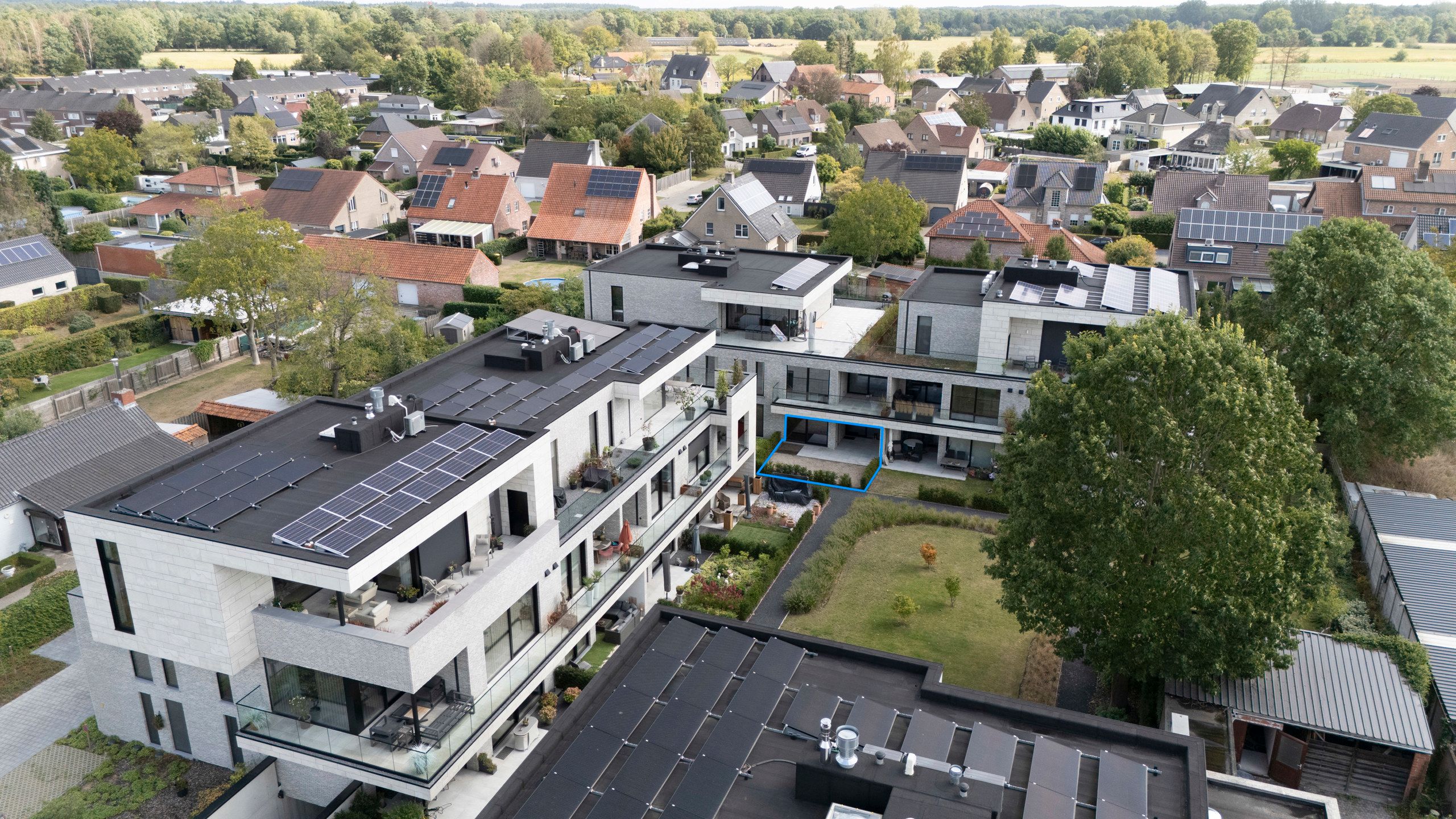 Luxe afgewerkt gelijkvloers appartement met twee slaapkamers foto 2