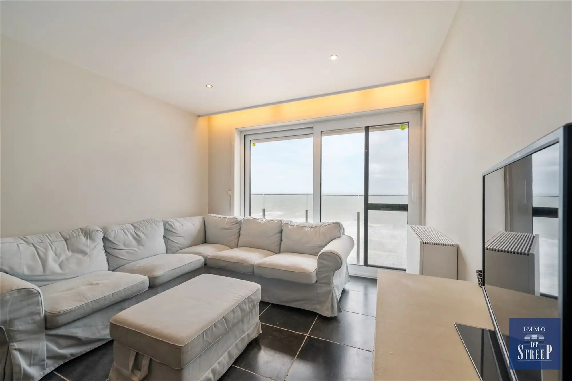 Appartement met 2 slaapkamers op de zeedijk van Middelkerke foto 4