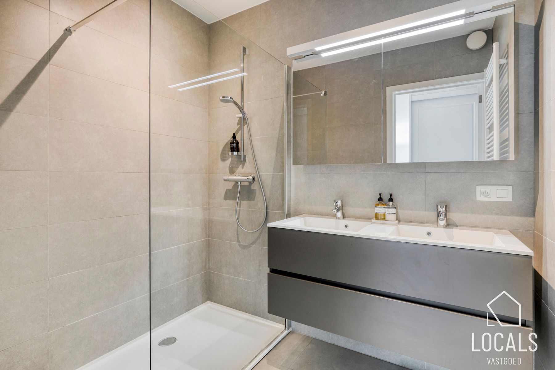 Recent gelijkvloers appartement op topligging in Outer foto 12