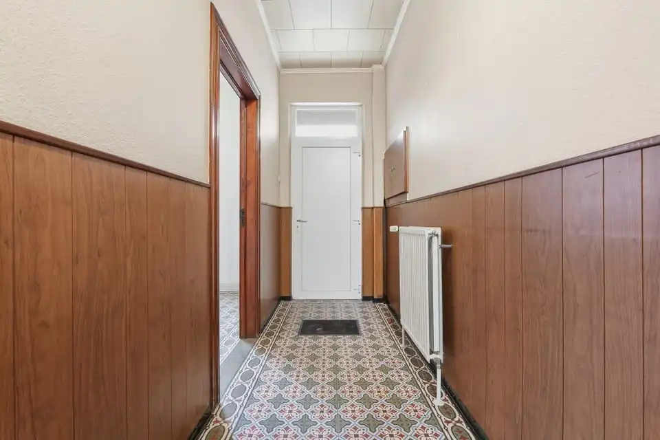 CHARMANTE WONING MET KARAKTER, RUIMTE EN UITZONDERLIJK POTENTIEEL OP RUIM PERCEEL foto 4