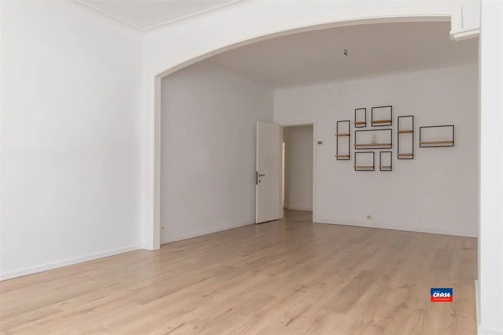 Sfeervol gerenoveerd gelijkvloers appartement met mooie tuin foto 8