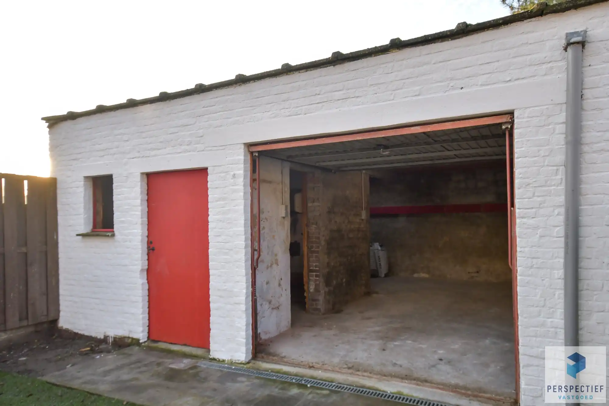 Vernieuwde woning met 3 slaapkamers en ZONGERICHTE tuin met uitweg en GROTE GARAGE foto 18