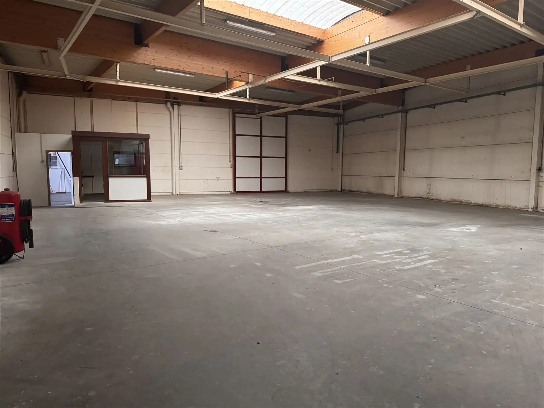 Multifunctionele loods te huur - 1725m² foto 9